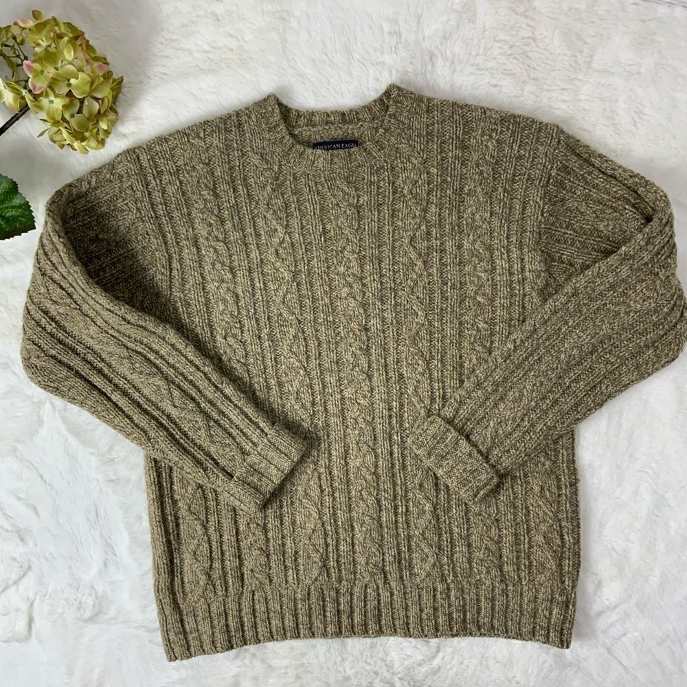 AMERICAN EAGLE 100% wool cable knit sweater